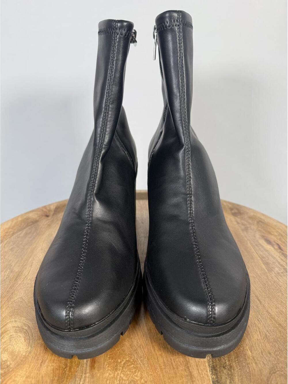 Bar III Women’s Black Leather Lug Sole Ankle Boots Size 10 - Picture 3 of 8